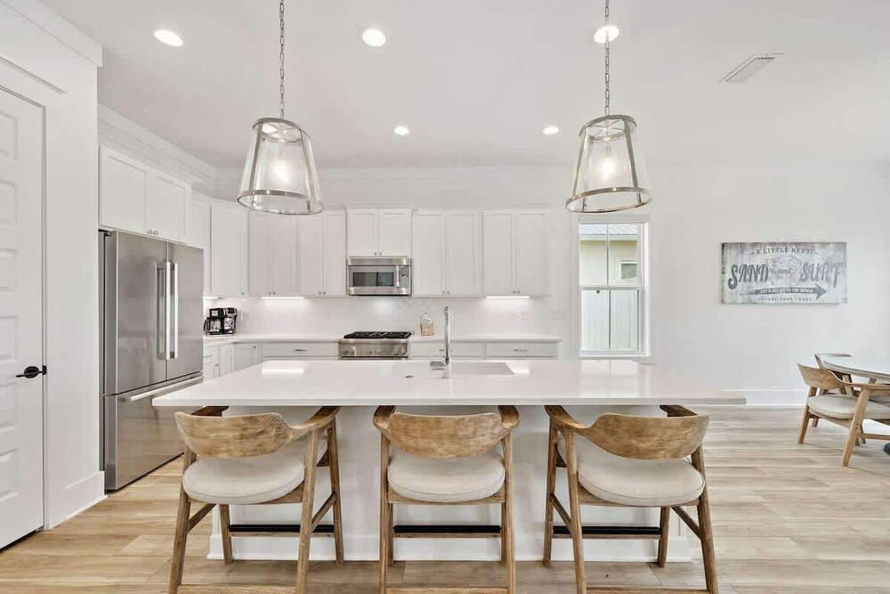 7BR Elegance and Comfort Withpool and Near the Beach