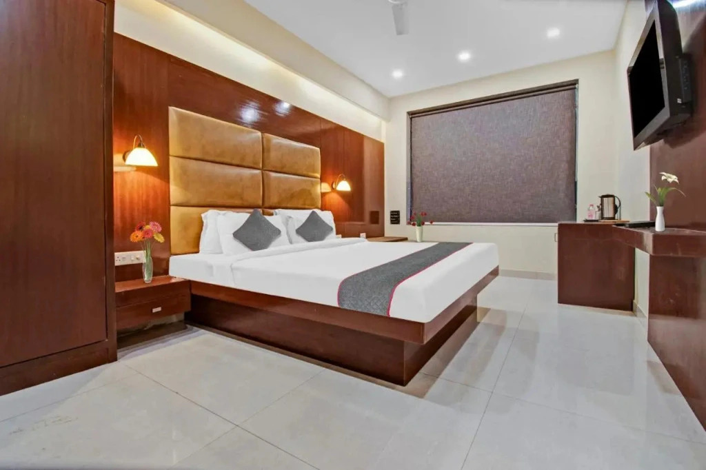 Townhouse OAK Hotel Avana