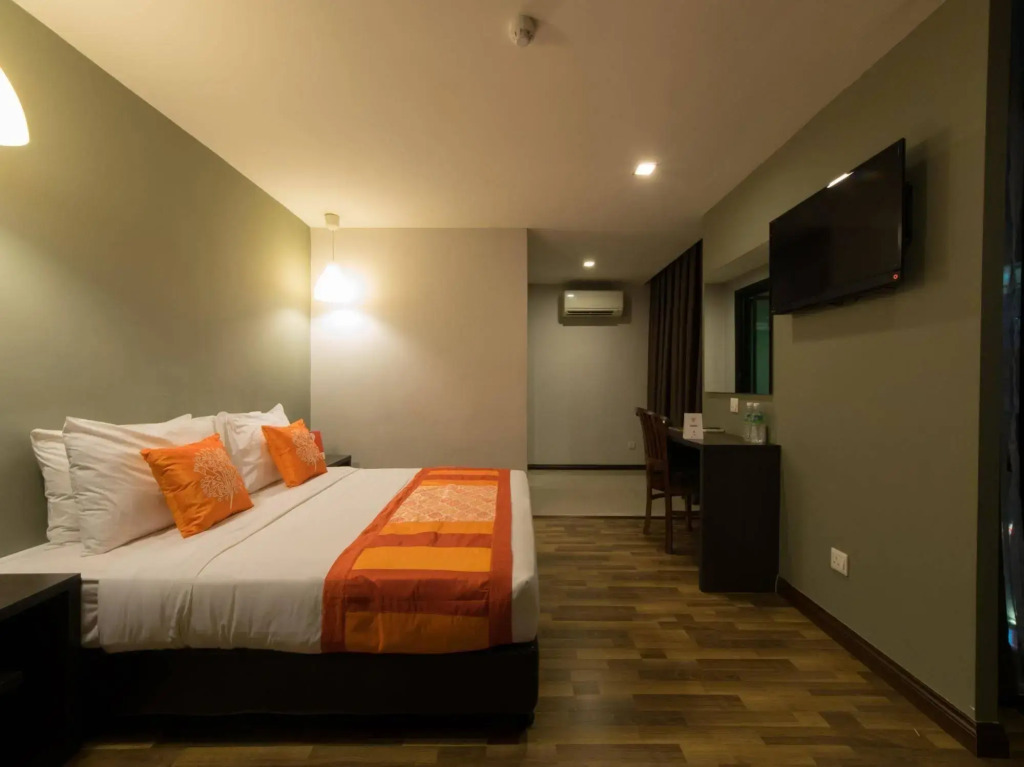 Kingston Hotel by Minsu