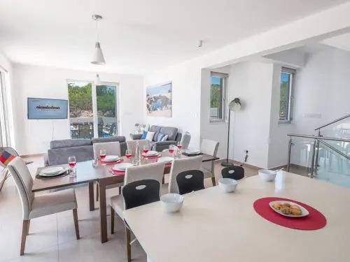 Beautiful 5 Star Holiday Villa in a Prime Location in Protaras, Book Early To Secure Your Dates, Protaras Villa 1250