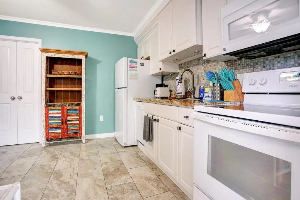 Five Palms Suite 106 - Daily - Weekly - Monthly