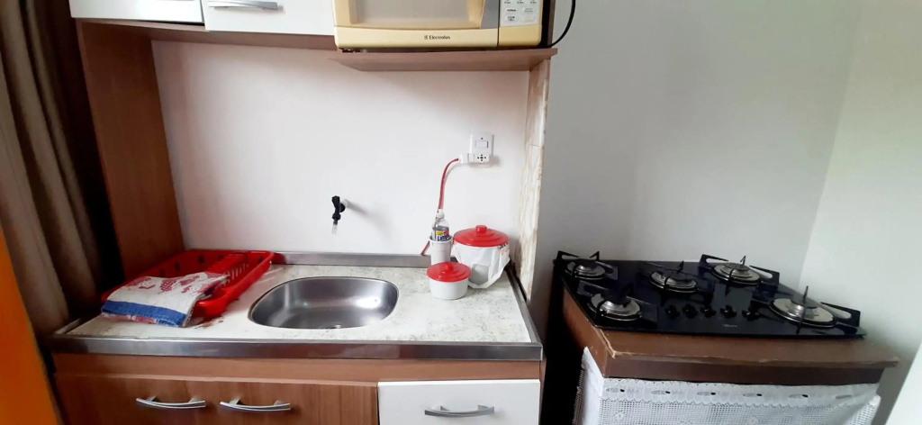 KITNET S2 em TORRES-RS - Na mais bela praia Gaúcha - Cozinha - Banheiro - Ar condicionado - TV smart 32 - Wi-Fi - Estacionamento - Anfitriã Superhost no BnB