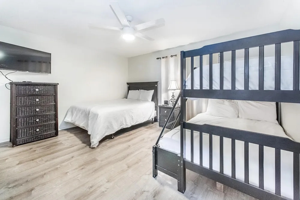 Shoreline Towers 3083