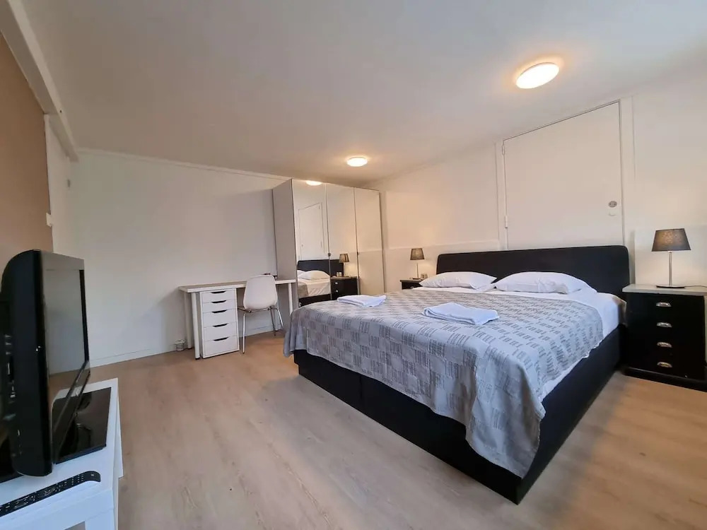 Room-deluxe Room 4 Rent, King-size Bed,
