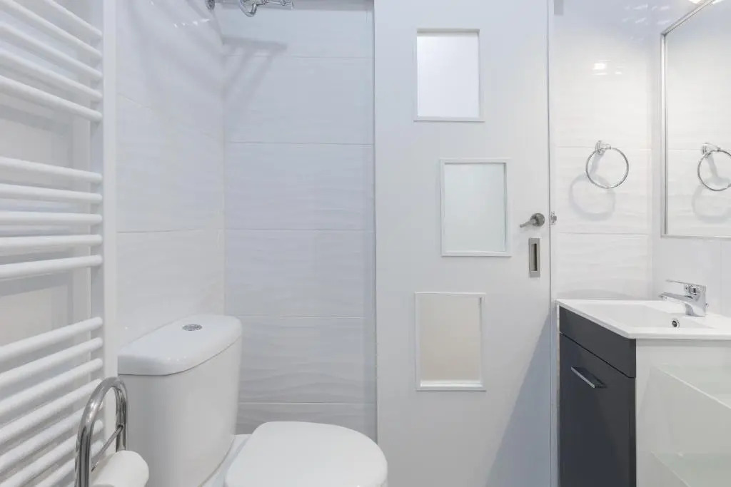 Host Wise - Modern Flats with Stunning Terrace or Balcony - Central Location