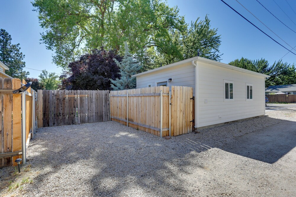 Centrally Located Studio 3 Mi From Downtown!