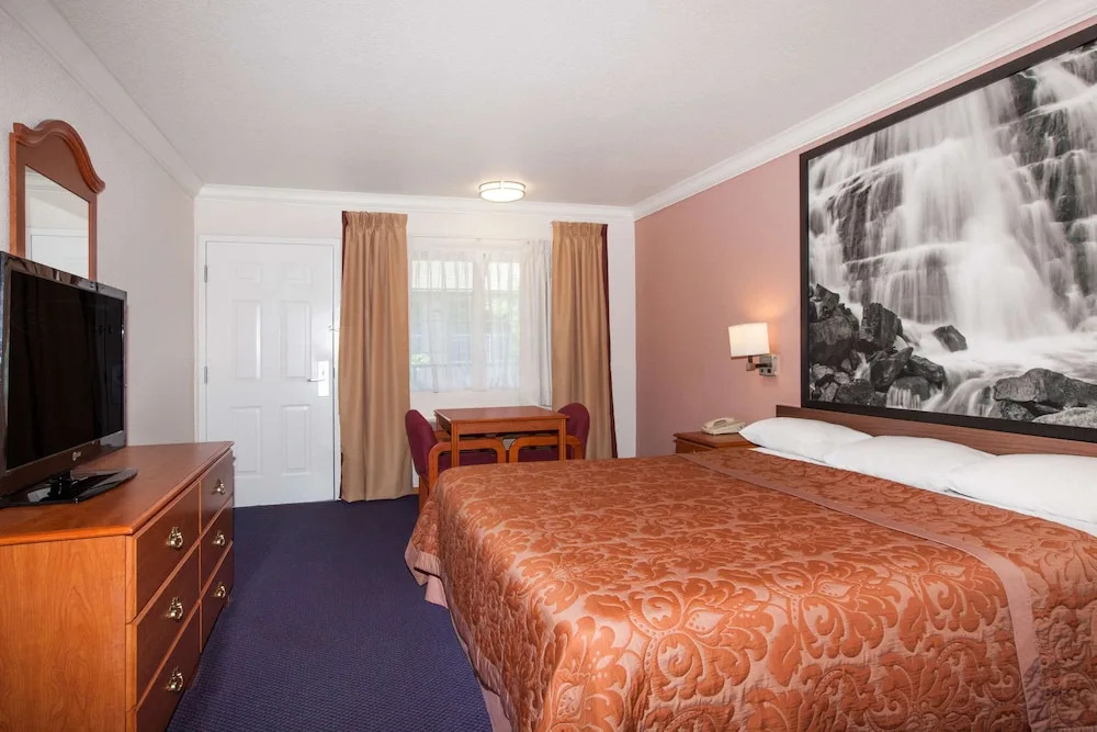 Creekside Inn & Suites