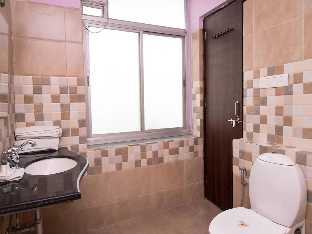 OYO 14119 Hotel Manwar