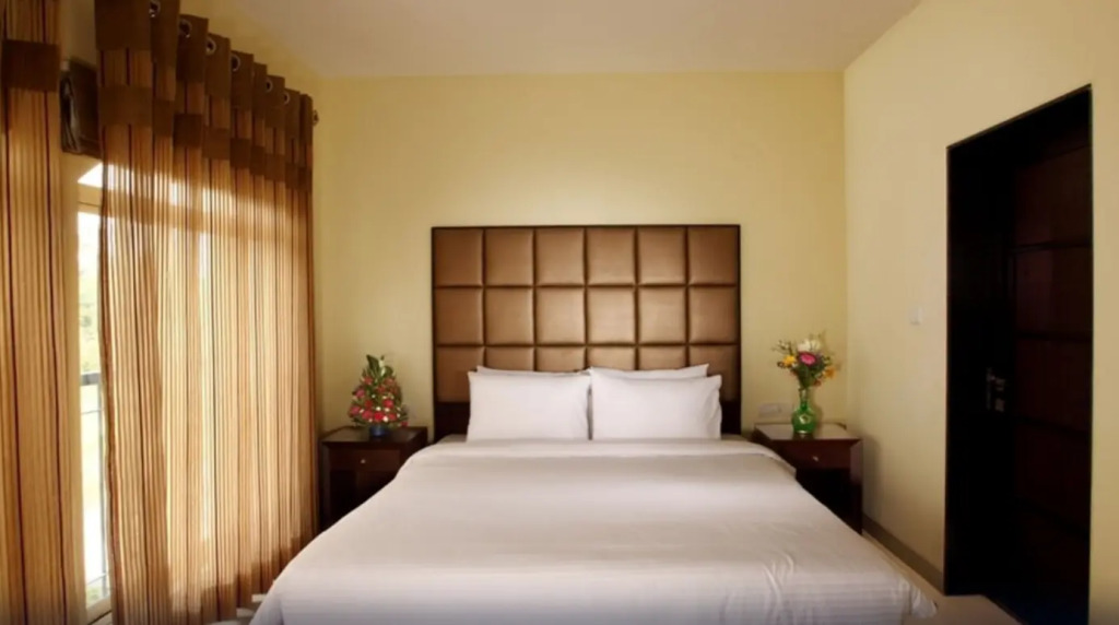 The Golden Suites & Spa, Calangute, 5 mins odd drive to the beach