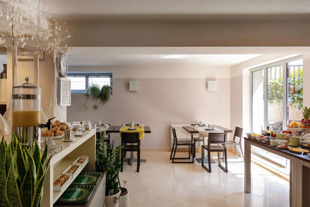 Vialeromadodici Rooms & Apartments