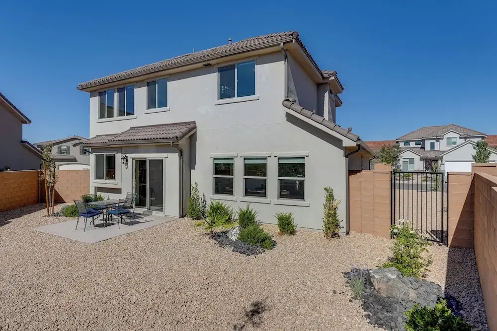 Hike, Golf, Unwind Poolside! Washington Home