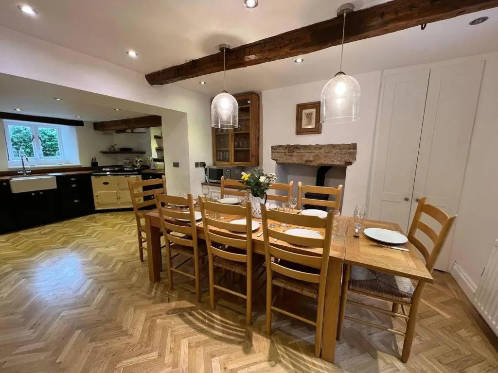 House - Sleeps 10 Pet friendly & Parking
