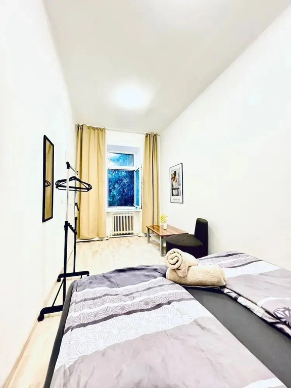 Quiet Private Room Near FAC Platz