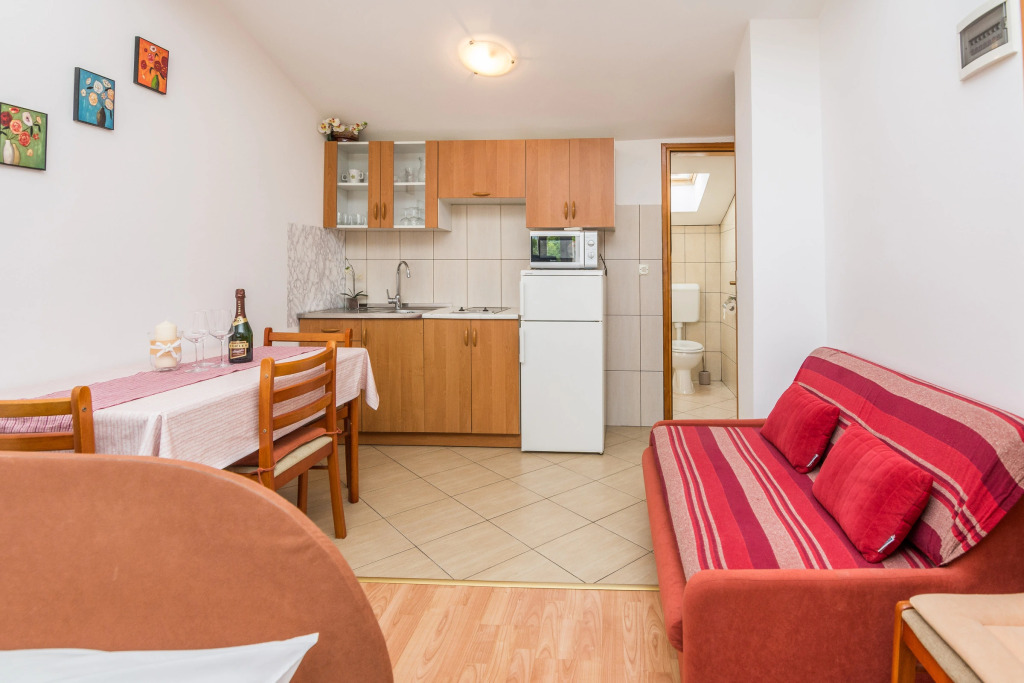 Beachfront Apartment Mira 1