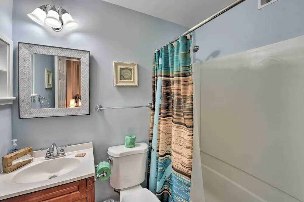 Walk to Beach: Hilton Head Condo w/ Pool Access