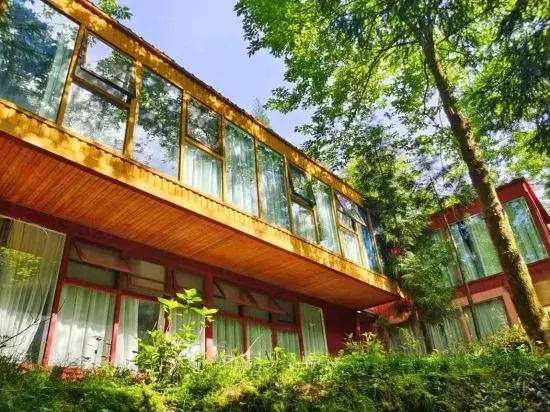 Chongqing Baihuagu Ecological Vacation Apartment