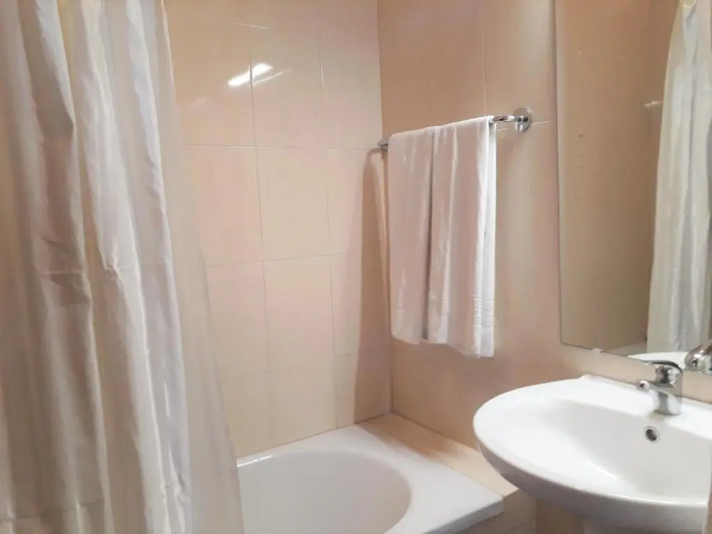T2 Mira Praia 4- Familiar, 80mt Praia, Wifi