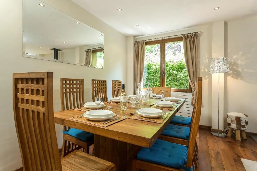 Villa Loppe - Chamonix Mountain Four-Bedroom Hidden Gem
