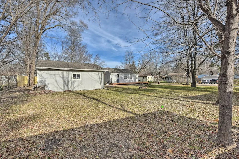 Lakeland Cottage - 1/2 Mile to St Croix River