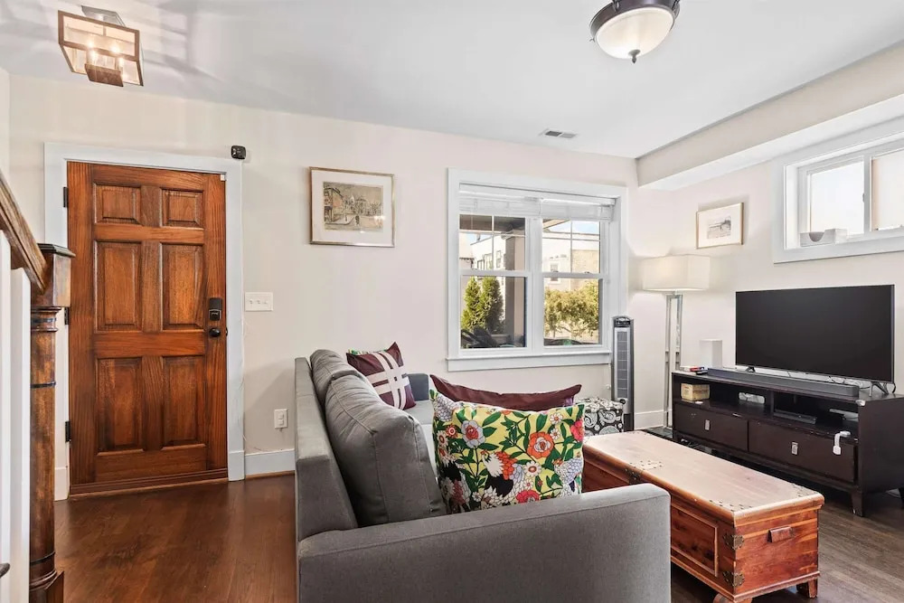Entire 3-br Row House in Peaceful Kingman Park DC