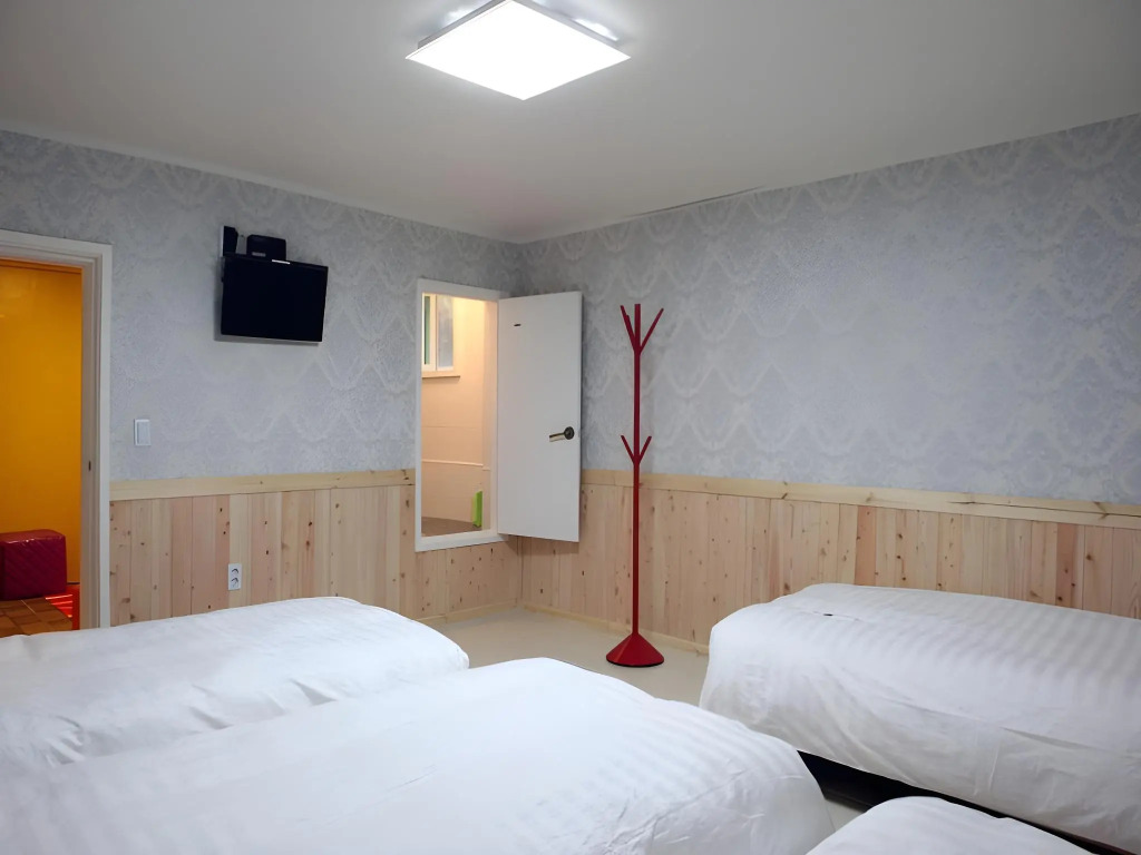 24 Guesthouse Gangnam Center - Female only