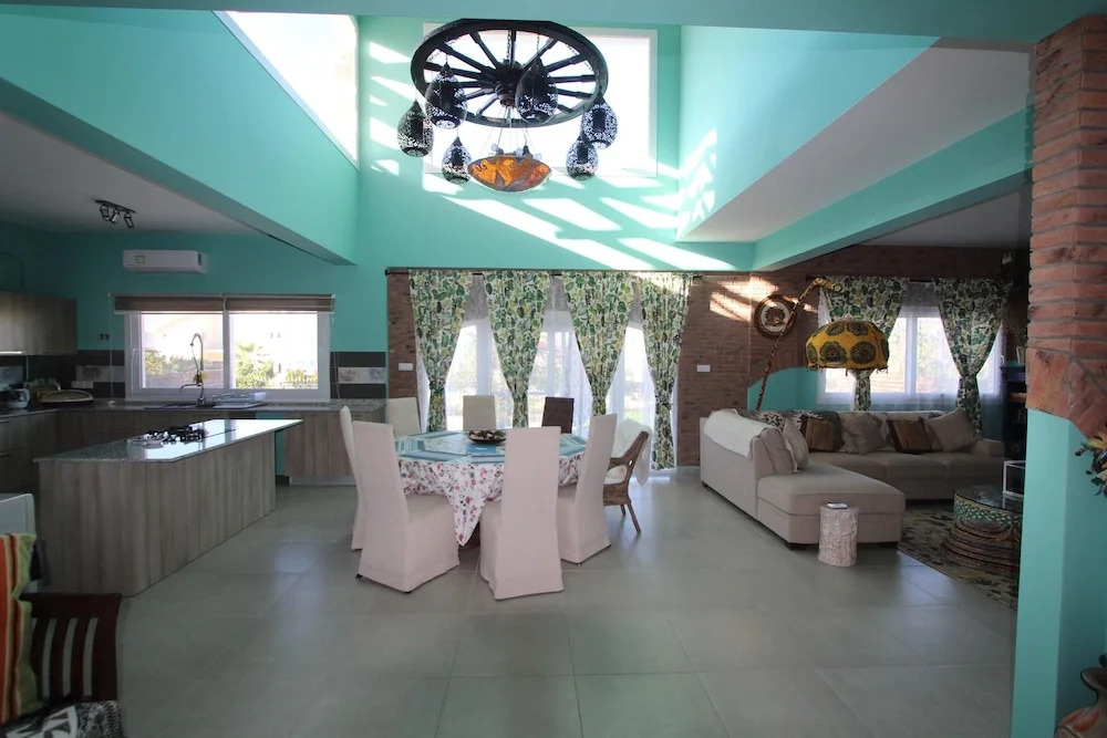 Villa With 5 Bedrooms in Tatlisu, With Pool Access, Enclosed Garden an