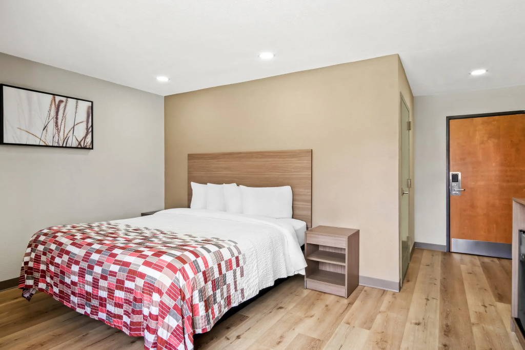 Red Roof Inn & Suites Euless - DFW Airport Southwest
