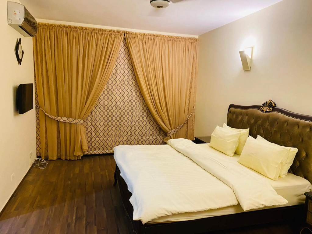 Royal Two Bed Room Luxury Apartment Gulberg