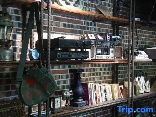 Zhaoqing Time Story Homestay (Seven Star Cave Archway)