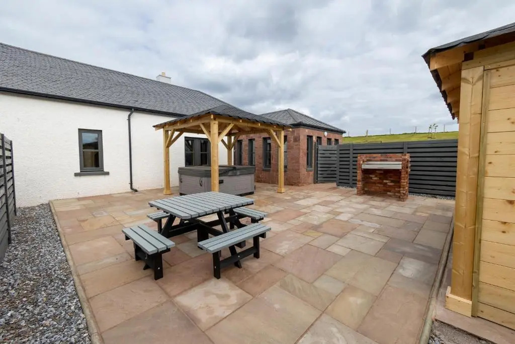 Westertonhill Lodges - Private Hot Tub Hire Available