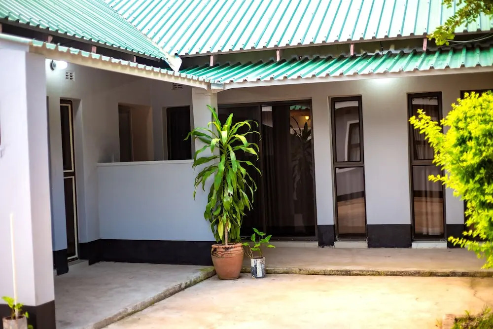 Lulu Guest Lodge