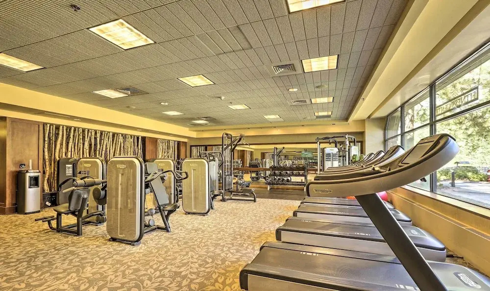 6 Mi to Lake Tahoe: Everline Resort Retreat!