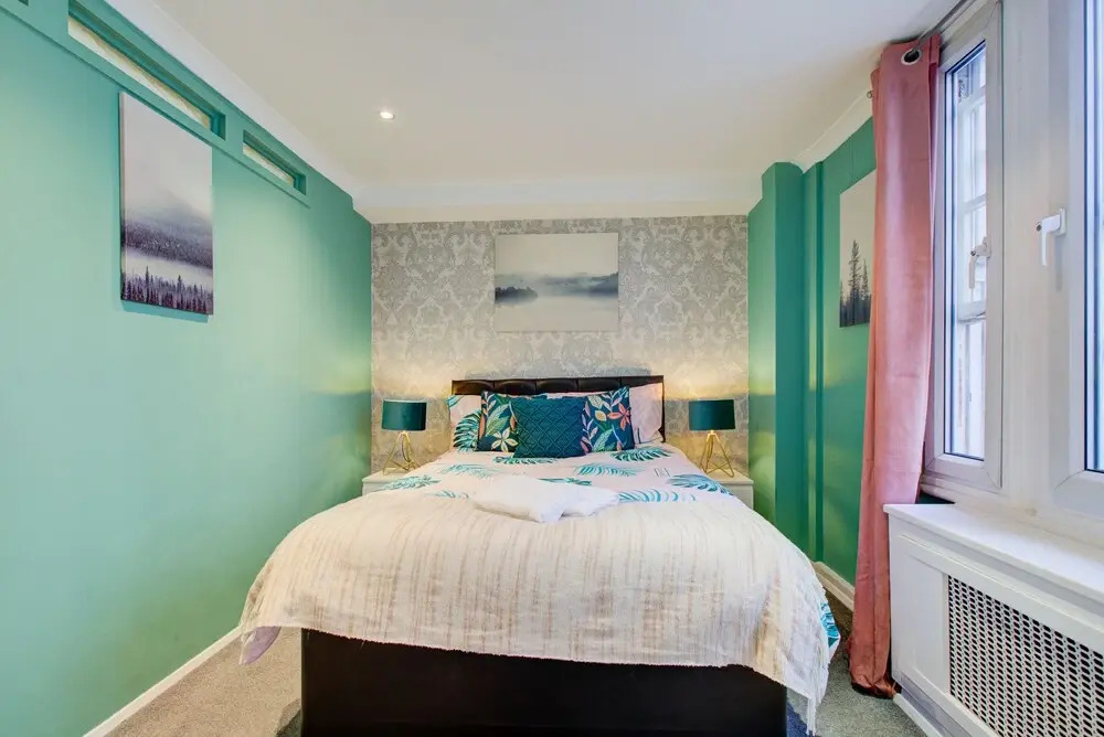 2-bedroom Private Independent Flat- Central London