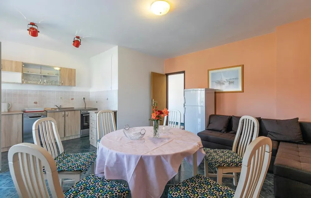 Beautiful Apartment in Rovinjsko Selo With 4 Bedrooms