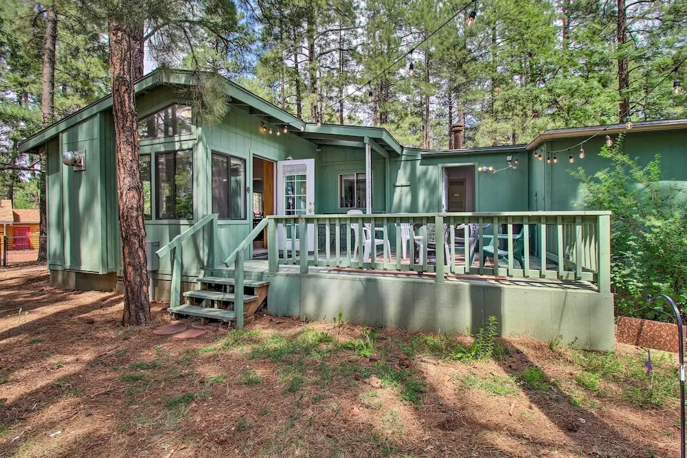 Woodsy Retreat w/ Deck - 2 Mi to Rainbow Lake!
