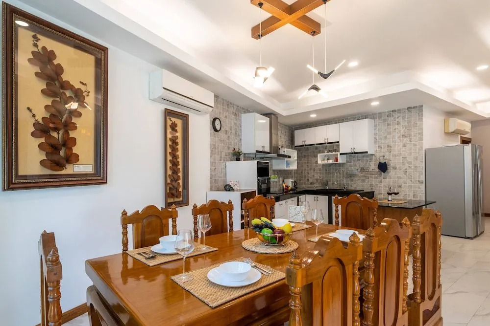 Bright Luxury Villa W Garden Pool & Sauna