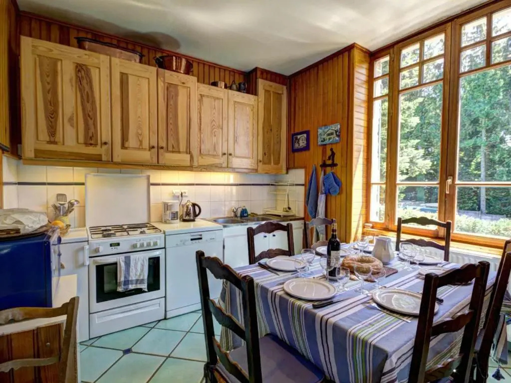 Chalet familial spacieux avec sauna au cœur du Bessat - FR-1-496-24