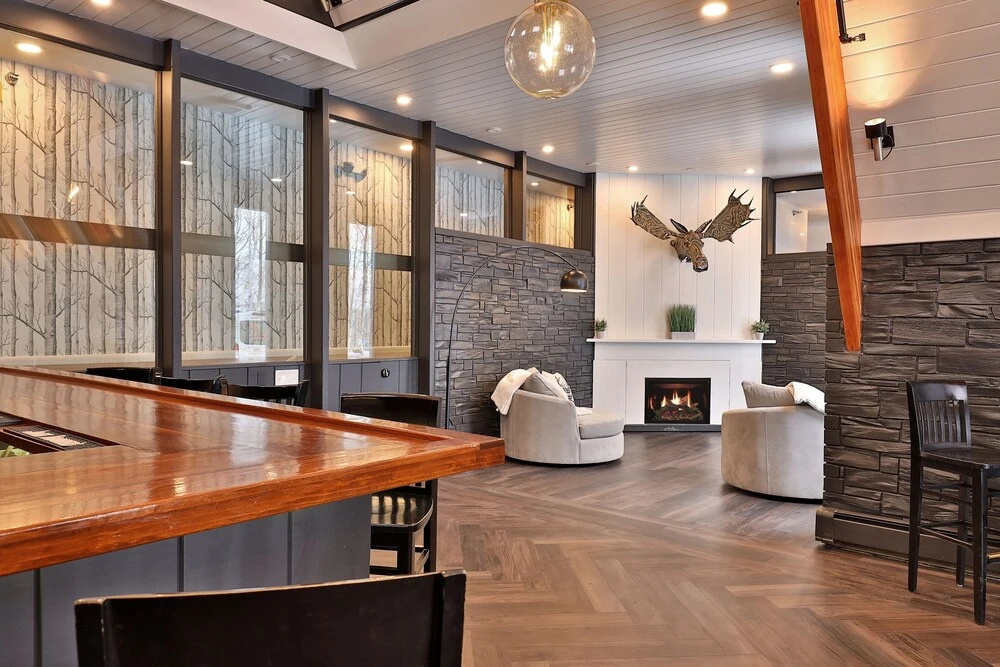The Birch Ridge: Mission Room #2 - Queen Suite In Renovated Killington Lodge. Hot Tubs. 1 Bedroom Home
