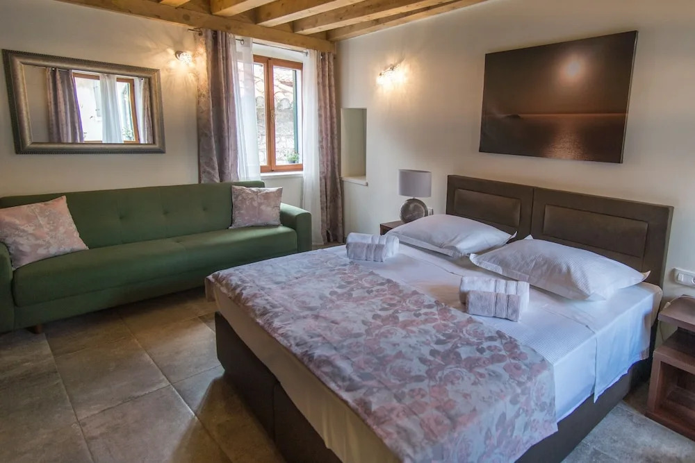 JR Luxury Guesthouse2