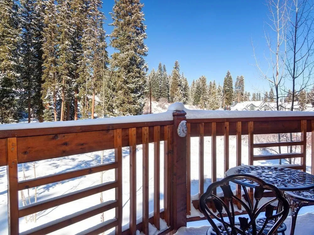 Tyra Summit A2A 3 Bedrooms 2 Bathrooms Condo