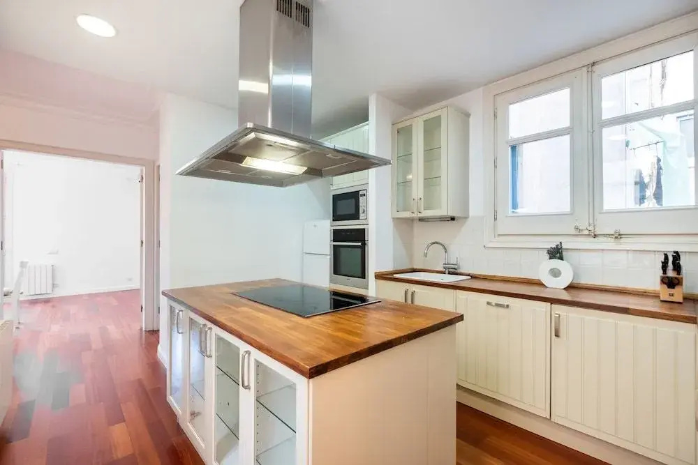 Stunning 4BR Apart in Sagrada Familia