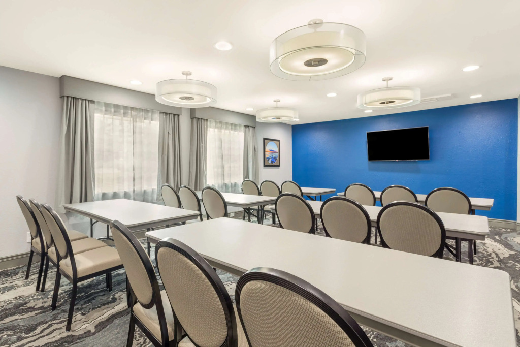 Best Western Plus Cleveland Inn & Suites