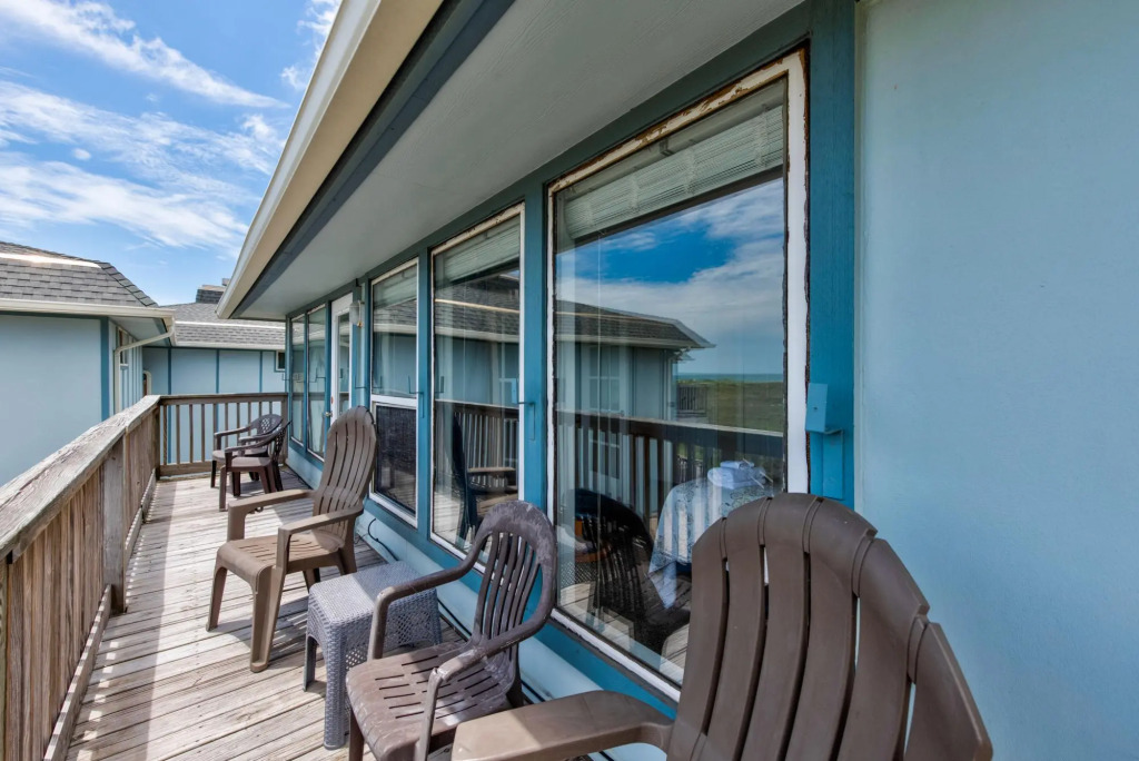 Coastal Nest 207BH