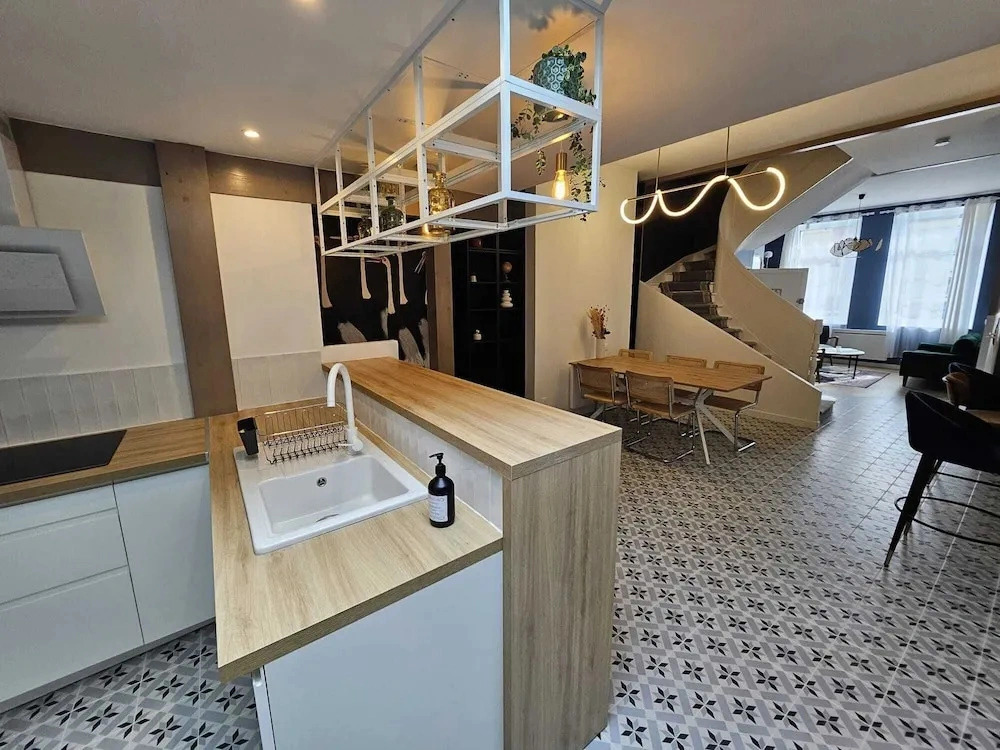 Élégante Maison, Jaccuzzi, Home Cinema, proche Gare