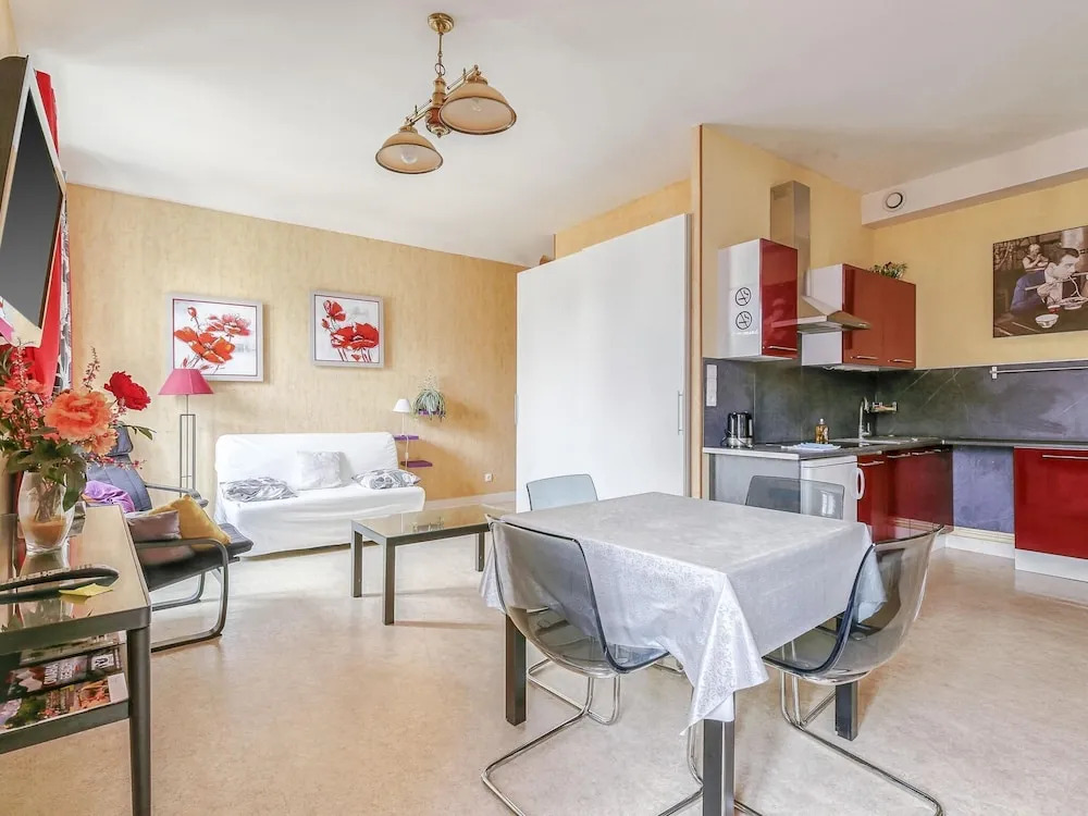Apartment on the First Floor in the Heart of Bayeux, Free Parking 150 Meters
