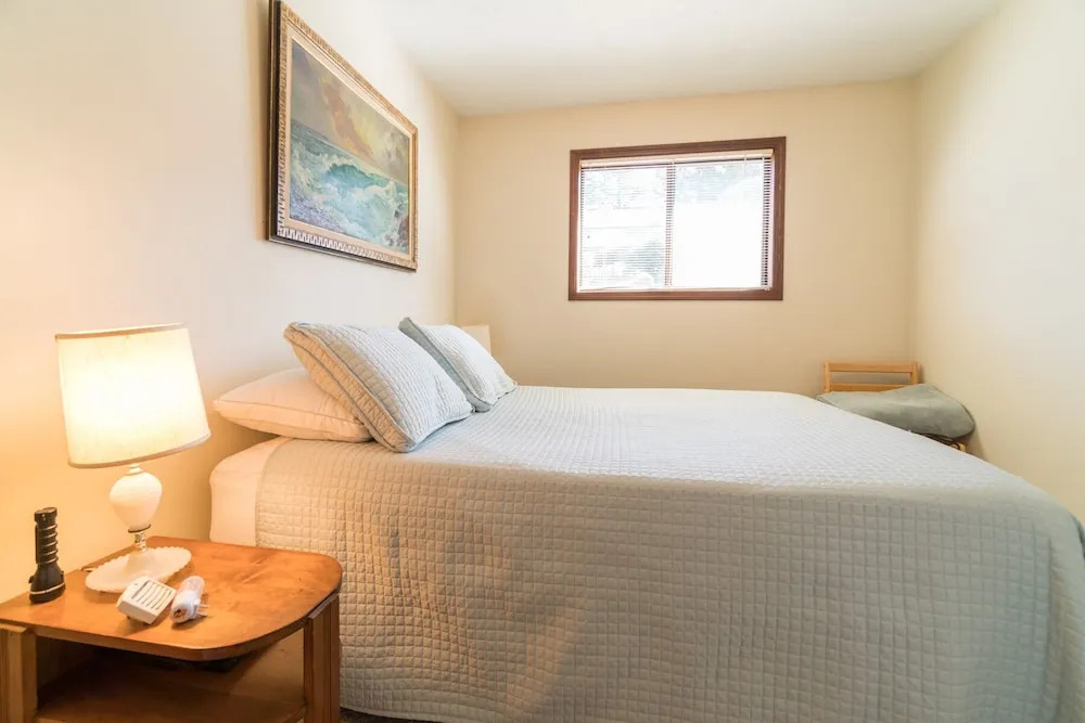 Betty's Beach Bungalow 2 Bedrooms 2 Bathrooms Home