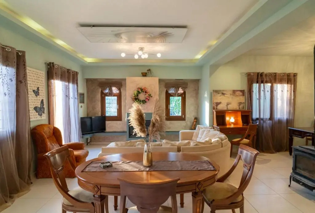 Villa Evzimthea, a wonderful house in the woods