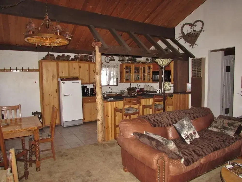 063 JB's Pinecone Lodge Home