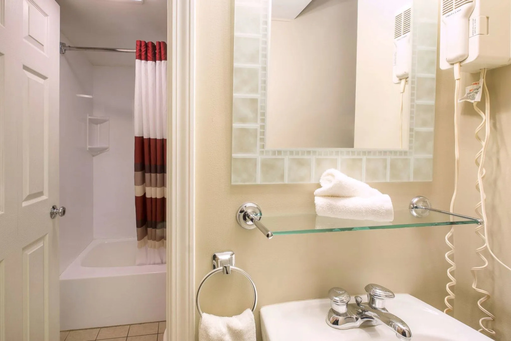 Red Roof Inn and Suites Herkimer
