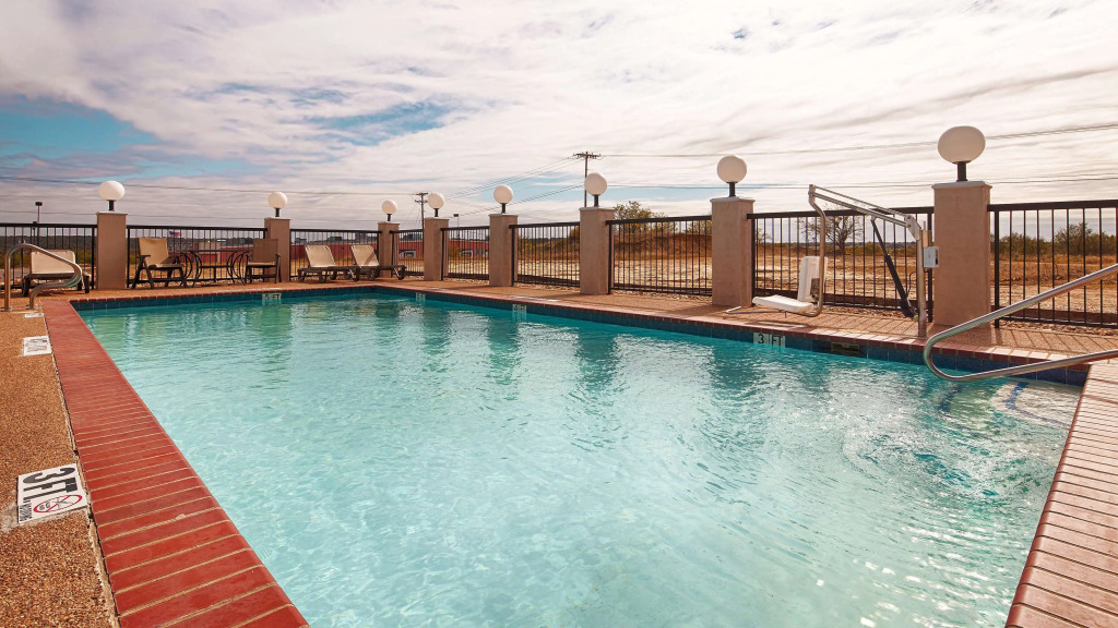 Best Western Club House Inn & Suites